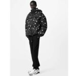 Louis Vuitton Men LV x YK Monogram Painted Dots Down Blouson Regenerated Nylon Grey Oversize Fit – Bild 13
