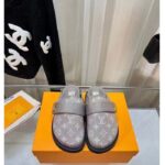 Louis Vuitton Unisex LV Cosy Flat Comfort Clog Light Gray Monogram Wool Anatomic Footbed – Bild 3