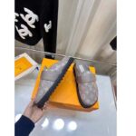 Louis Vuitton Unisex LV Cosy Flat Comfort Clog Light Gray Monogram Wool Anatomic Footbed – Bild 8