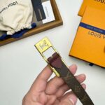 Louis Vuitton Unisex LV Duo 18MM Reversible Belt Monogram Canvas Recto Side Brown Leather Verso - Image 9