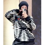 Louis Vuitton Women LV SKI Wool Pullover Regular Fit Fir Tree Jacquard Signature All Over - immagine 12