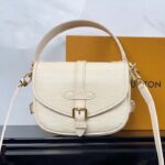Louis Vuitton Women LV Saumur BB Quartz Epi Grained Cowhide Leather - Imagen 2