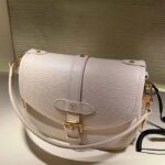 Louis Vuitton Women LV Saumur BB Quartz Epi Grained Cowhide Leather - Imagen 5