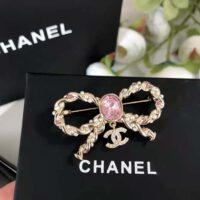Chanel Women Brooch in Metal Glass Pearls and Diamantés (1)