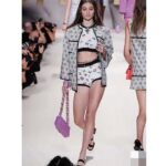 Chanel Women CC Chain Belt Lambskin Leather Gold-Tone Metal Strass Black - Imagen 10