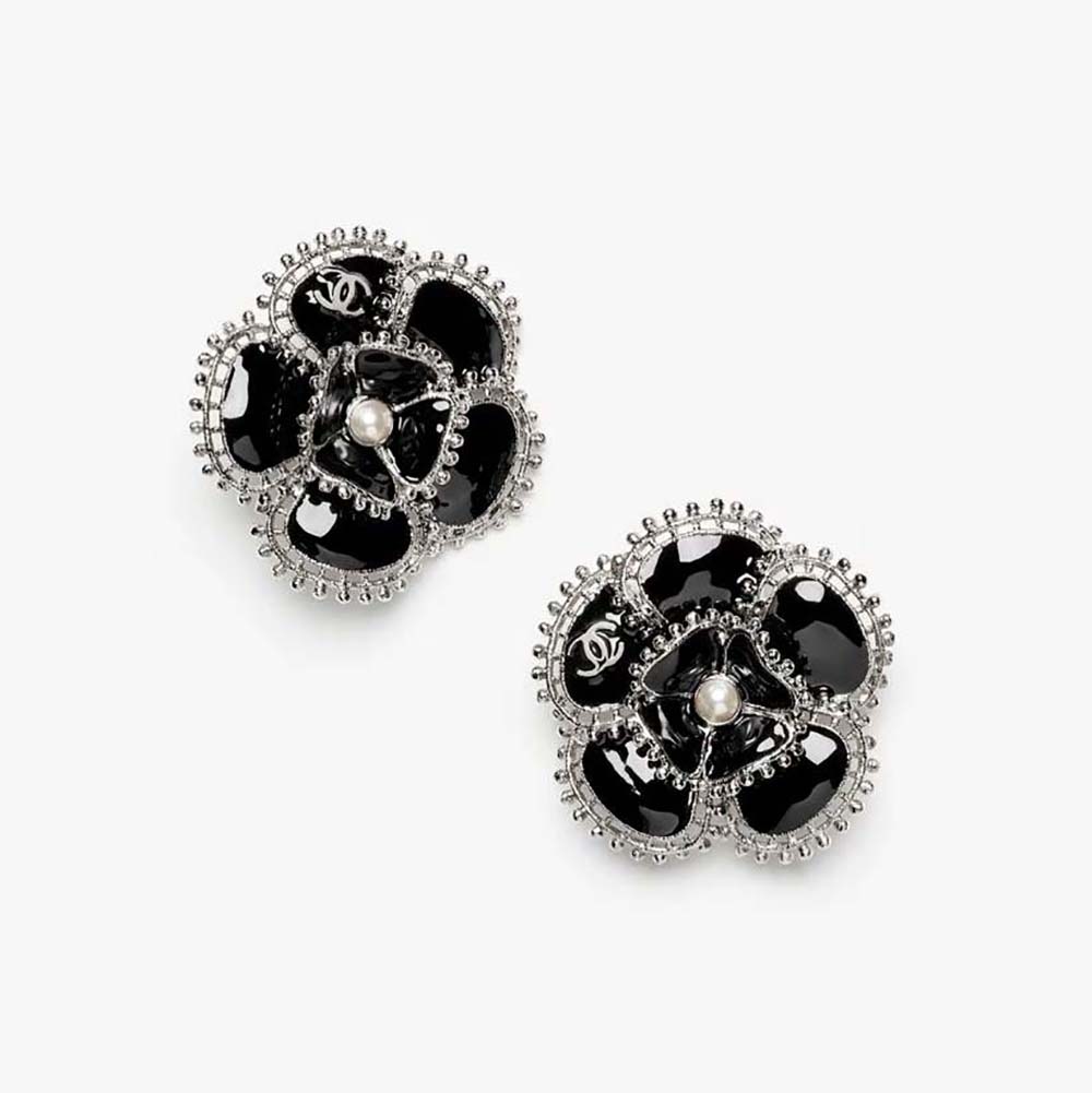 Chanel Women Clip-on Stud Earrings in Metal and Glass Pearls