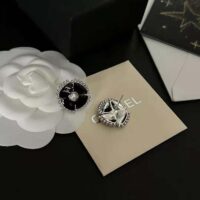 Chanel Women Clip-on Stud Earrings in Metal and Glass Pearls (1)