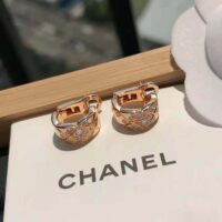 Chanel Women Coco Crush Earrings in 18K Beige Gold (1)