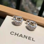 Chanel Women Coco Crush Earrings in 18K White Gold - immagine 6