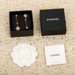 Chanel Women Extrait De Camélia Transformable Earrings - immagine 2
