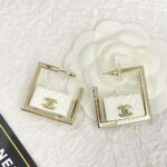 Chanel Women Hoop Earrings in Metal and Resin-White - immagine 5