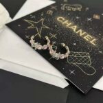 Chanel Women Hoop Earrings in Metal and Strass – Bild 6
