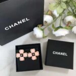 Chanel Women Stud Earrings in Metal and Resin - Bild 2
