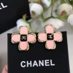 Chanel Women Stud Earrings in Metal and Resin - Bild 7