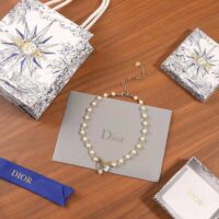 Dior Women Métamorphose Choker Gold-Finish Metal and White Resin Pearls (1)