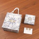 Dior Women Métamorphose Earrings Matte Gold-Finish Metal with White Resin Pearl – Image 2