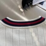 Gucci GG Men Cotton Knit V-Neck Sweater Web Ivory Interlocking G Patch Long Sleeves - immagine 8