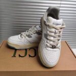 Gucci Unisex Distressed Effect Sneaker Off White Leather Grey Rubber Gucci Script Low Heel - Imagen 3