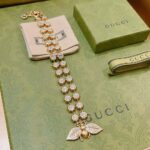 Gucci Women Bee Necklace with Crystals - Bild 5