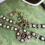 Gucci Women Double G Crystal Flowers Necklace - Imagen 5