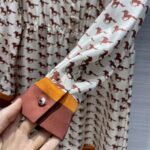 Gucci Women GG Diagonal Horses Print Silk Dress Point Collar Long Sleeves Rear Vent – Bild 9