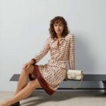 Gucci Women GG Diagonal Horses Print Silk Dress Point Collar Long Sleeves Rear Vent – Bild 12