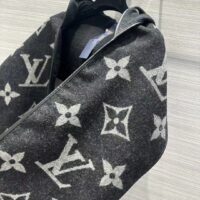 Louis Vuitton LV Unisex Fall For You Scarf Black Wool Cashmere Jacquard Weave Monogram (11)