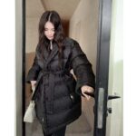 Louis Vuitton LV Women Flight Mode Monogram Jacquard Puffer Wrap Coat Polyamide Black - immagine 12