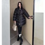 Louis Vuitton LV Women Flight Mode Monogram Jacquard Puffer Wrap Coat Polyamide Black - immagine 14