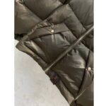 Louis Vuitton LV Men Monogram Accent Pillow Puffer Cape Khaki Regular Fit - Bild 10