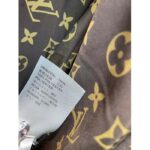 Louis Vuitton LV Men Monogram Accent Pillow Puffer Cape Khaki Regular Fit - Bild 11