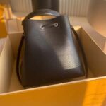 Louis Vuitton LV Women NéoNoé MM Bucket Black Epi Grained Cowhide Leather - Bild 2