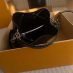 Louis Vuitton LV Women NéoNoé MM Bucket Black Epi Grained Cowhide Leather - Bild 8