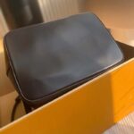 Louis Vuitton LV Women NéoNoé MM Bucket Black Epi Grained Cowhide Leather - Bild 5