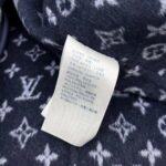 Louis Vuitton LV Women Signature Double Face Short Wrap Coat Wool Silk Blue Regular Fit - immagine 9