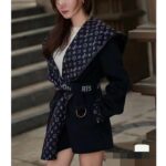 Louis Vuitton LV Women Signature Double Face Short Wrap Coat Wool Silk Blue Regular Fit - immagine 11