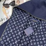 Louis Vuitton LV Women Signature Double Face Short Wrap Coat Wool Silk Blue Regular Fit - immagine 7