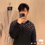 Louis Vuitton Men LV Lvse Monogram Degrade Crewneck Cotton Black White Slightly Loose Fit - immagine 10