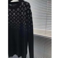 Louis Vuitton Men LV Lvse Monogram Degrade Crewneck Cotton Black White Slightly Loose Fit (3)