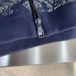 Louis Vuitton Men LV Technical Cotton Zipped Track Top Regular Fit Monogram Sand Jacquard High Jersey Collar – Bild 7