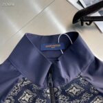 Louis Vuitton Men LV Technical Cotton Zipped Track Top Regular Fit Monogram Sand Jacquard High Jersey Collar – Bild 8