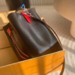 Louis Vuitton Women LV Néonoé BB Black Safran Yellow Epi Grained Cowhide Leather - Bild 4