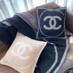 Chanel Unisex CC Cotton Wool Tweed Beige Black Multifunction Blanket Scarf - immagine 3