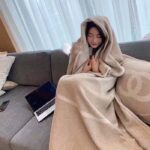 Chanel Unisex CC Cotton Wool Tweed Beige Sandy Multifunction Blanket Scarf - Bild 11