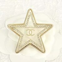 Chanel Women Brooch in Metal Resin and Diamantés (1)