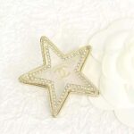 Chanel Women Brooch in Metal Resin and Diamantés - Image 5