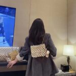 Chanel Women CC Backpack Star Coin Purse Mirror Calfskin Metallic Calfskin Gold-Tone Metal - immagine 15