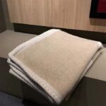 Chanel Unisex CC Cotton Wool Tweed Beige Sandy Multifunction Scarf Blanket - Bild 8