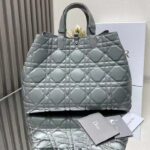 Dior Women CD Large Dior Toujours Bag Stone Gray Macrocannage Calfskin Reference: M2820OSHJ_M41G - Bild 5
