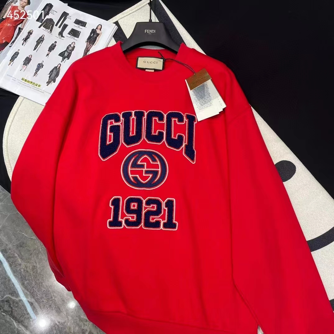 Gucci Men GG Cotton Jersey Sweatshirt 1921 Embroidery Red Crewneck Dropped Shoulder Style ‎768530 XJF3O 6429 (1)